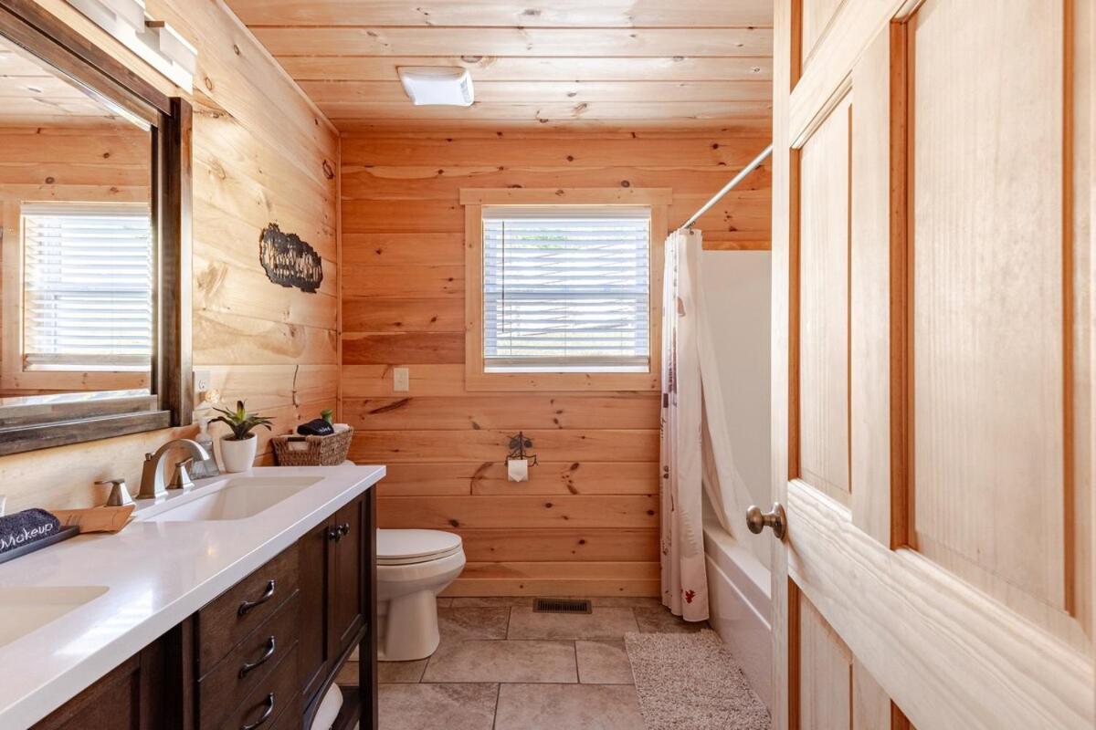 Twin Oaks Cabin ブライソン・シティ エクステリア 写真